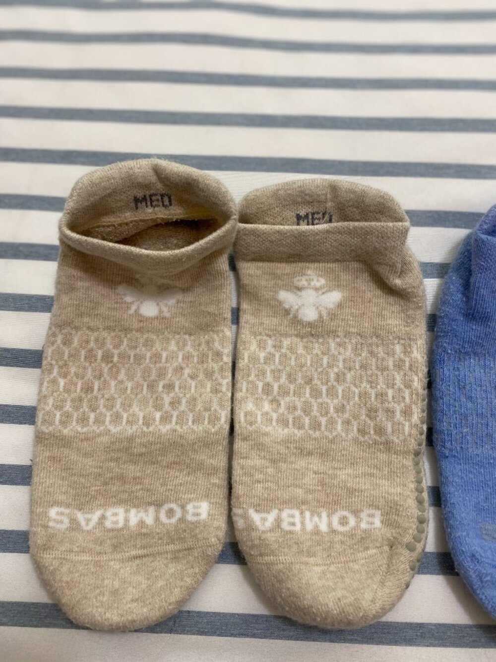 Bombas Gripper Ankle Socks – 4 Pair (Light Blue Beige Light Grey Dark) Size M - Picture 6 of 10
